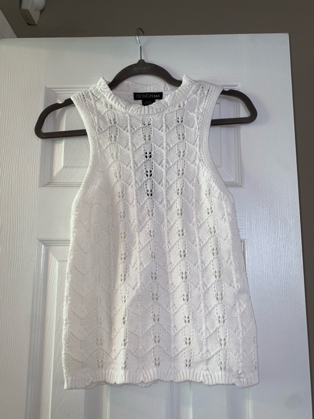 Design365 White Knit Sleeveless Tank Top
